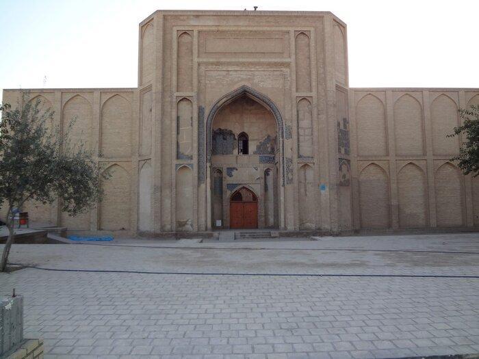 نفوذ آب به زیر مسجد تاریخی ورامین؛ خطر تخریب نزدیک است ، نفوذ آب به زیر مسجد تاریخی ورامین؛ خطر تخریب نزدیک است ، بخشی از محوطه مسجد فرو ریخت