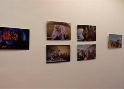 تور فرانسه: عکس های مردم ایران بر دیوار یک گالری در پاریس