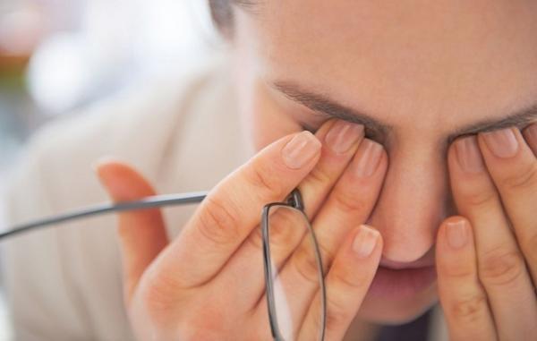 آیا یوگای چشم می تواند به کاهش سردرد و مسائل چشم کمک کند؟