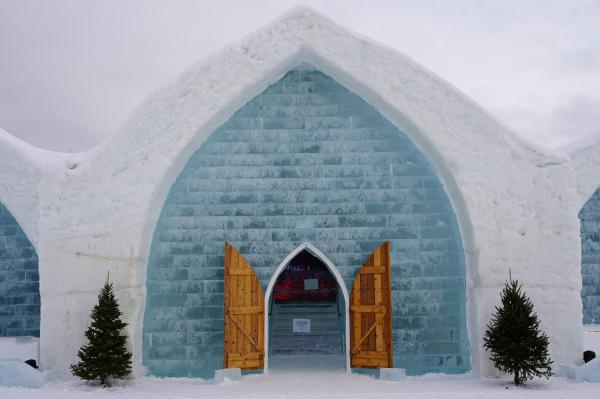 گذراندن تعطیلات در هتل های یخی کانادا